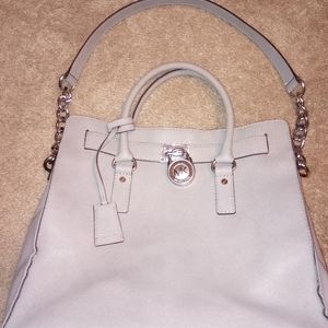 Michael kors Large women's Purse.. excellent condition...